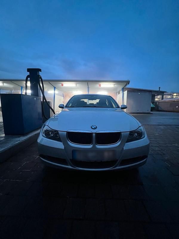 Gebraucht BMW 318 129 PS (94 kW) 2006 Silber Limousine