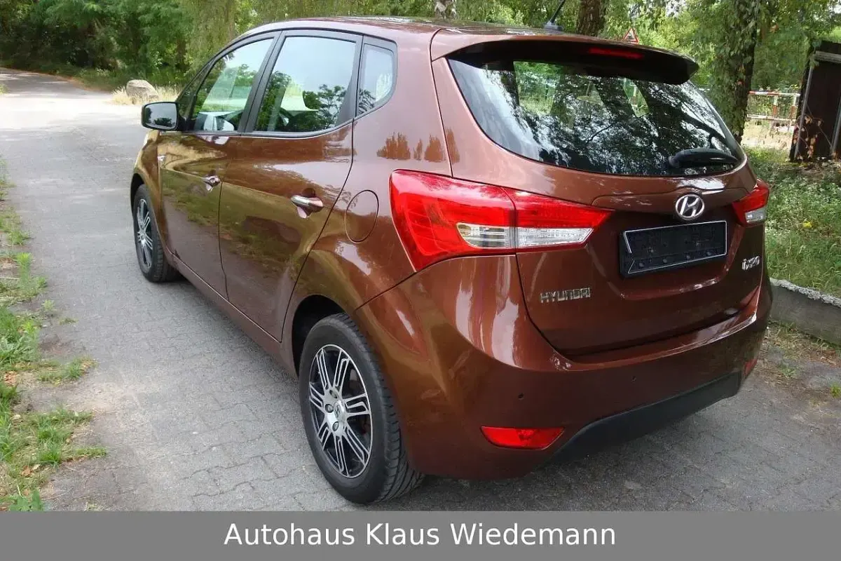 Gebraucht Hyundai ix20 Comfort 125 PS (91 kW) 2013 Braun Kleinwagen