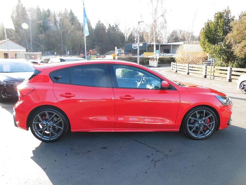 Gebraucht Ford Focus ST 280 PS (205 kW) 2020 Rot Limousine