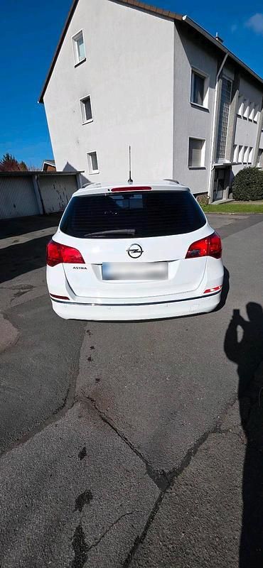 Gebraucht Opel Astra 116 PS (85 kW) 2015 Weiß Kombi