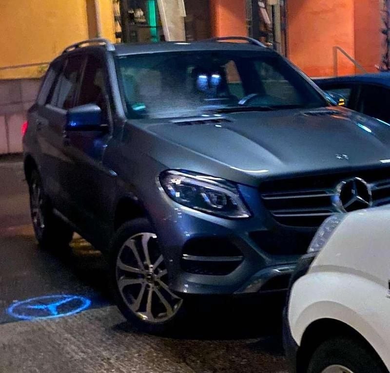 Grau Gebraucht 2018 Mercedes GLE400 SUV | 35.500 € (Superpreis) - Bild 1/4
