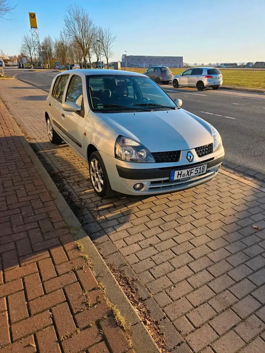 Brugt Renault Clio II 75 HK (55 kW) 2002 Sølv Hatchback
