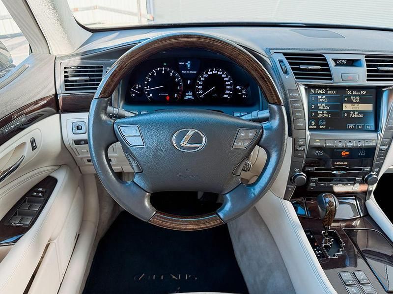 Gebraucht Lexus LS460 381 PS (280 kW) 2007 Grau Limousine