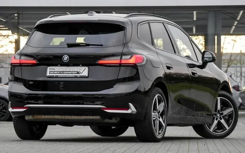 Gebraucht BMW 230 Performance 326 PS (239 kW) 2023 Schwarz Van / Kleinbus