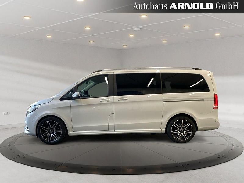 Gebraucht Mercedes V220 AMG line 163 PS (119 kW) 2023 Weiß (bergkristallweiß) Van / Kleinbus