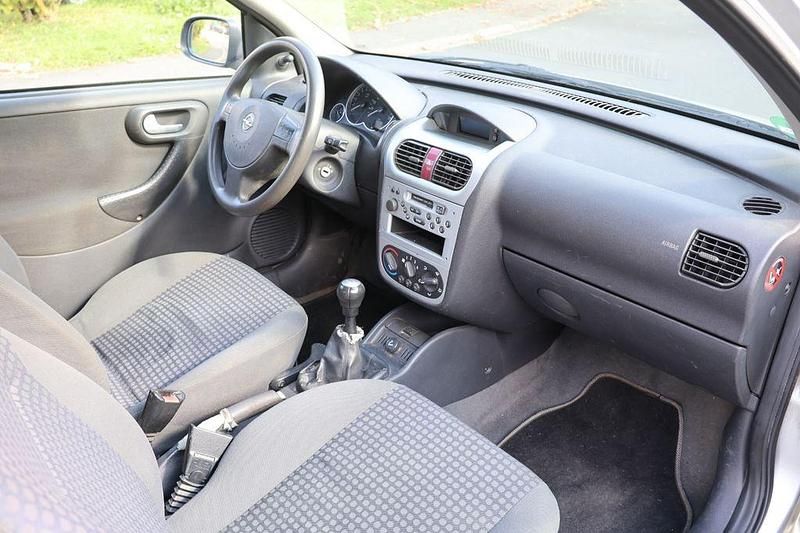 Gebraucht Opel Corsa Njoy 75 PS (55 kW) 2002 Silber Limousine