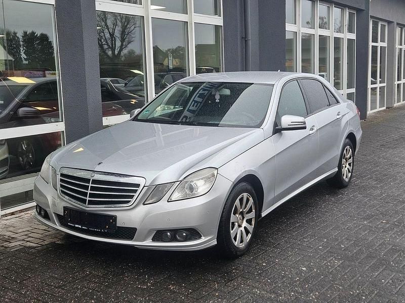 Gebraucht Mercedes E200 136 PS (100 kW) 2010 Silber Limousine