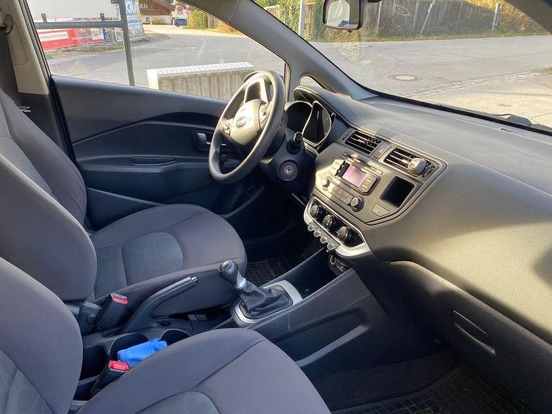 Gebraucht Kia Rio 86 PS (63 kW) 2014 Blau Limousine