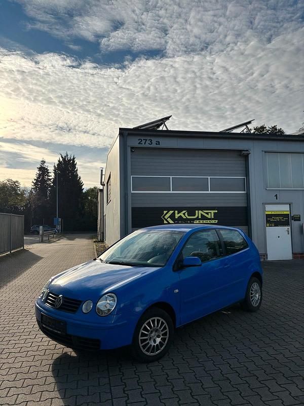 Blau Gebraucht 2004 VW Polo Cricket Kleinwagen | 1.900 € (Fairer Preis) - Bild 1/4