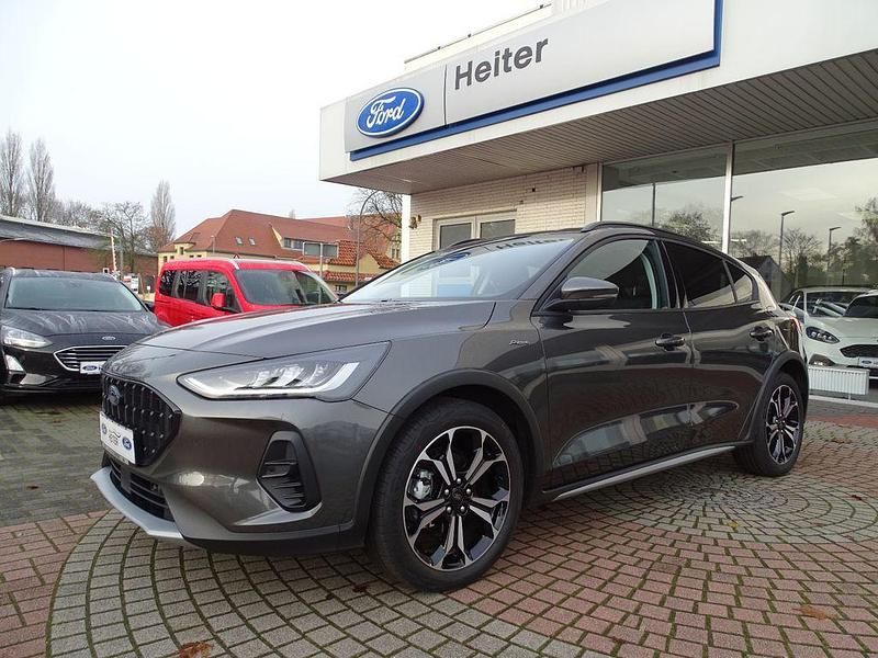 Grau Gebraucht 2023 Ford Focus Active X Limousine | 23.590 € (Fairer Preis) - Bild 1/4
