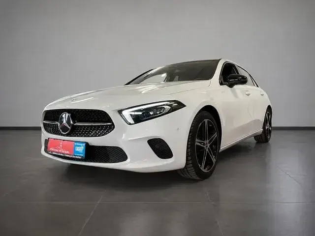 Gebraucht Mercedes A220 190 PS (139 kW) 2021 Digitalweiss  metalliclack Limousine