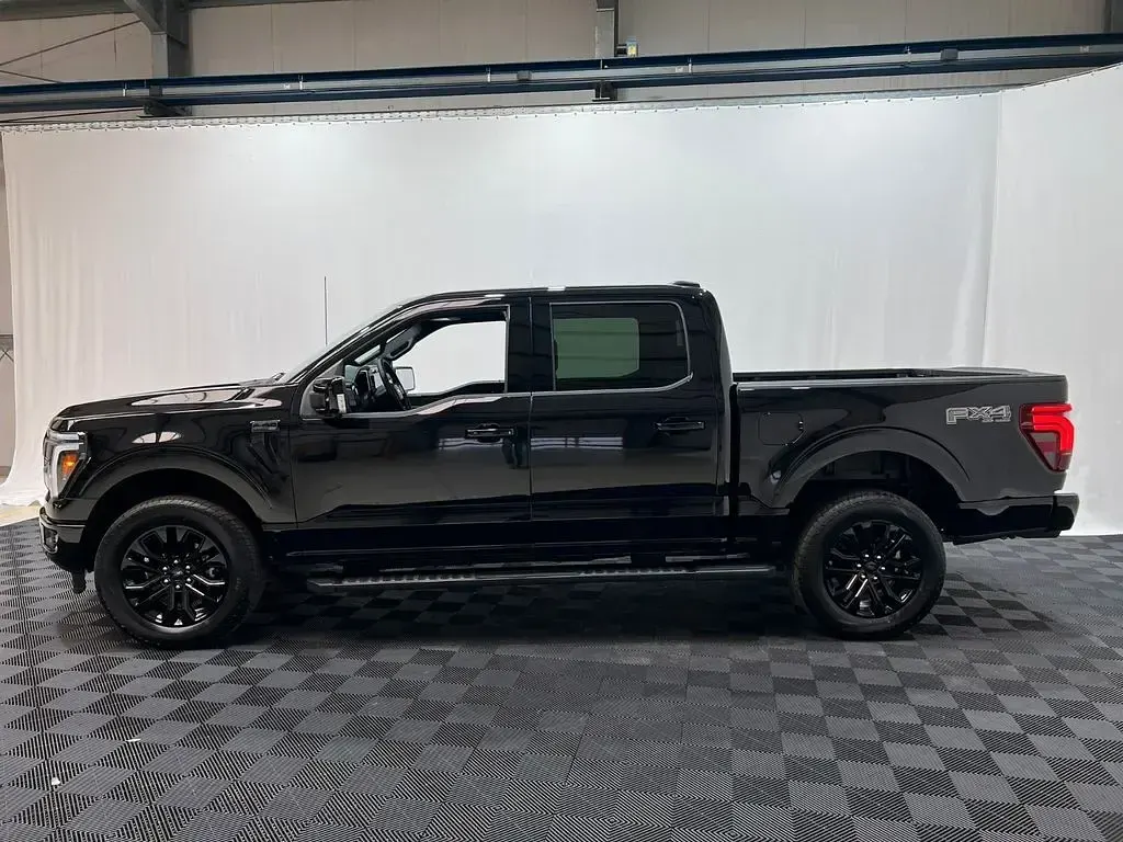 Neu Ford V8 Lariat 405 PS (297 kW) 2026 Schwarz SUV