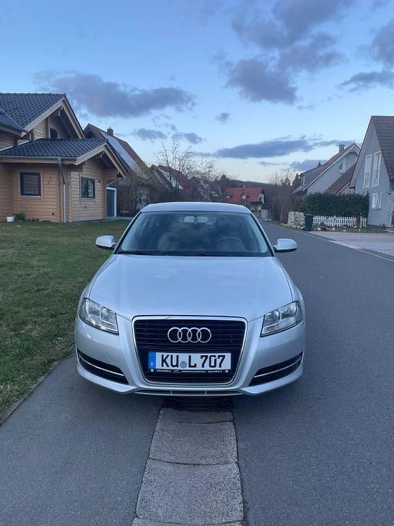 Gebraucht Audi A3 Ambiente 105 PS (77 kW) 2010 Silber Kleinwagen