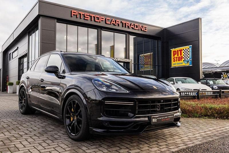 Schwarz Gebraucht 2018 Porsche Cayenne Turbo SUV | 62.911 € (Superpreis) - Bild 1/3