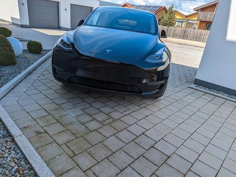 Schwarz Gebraucht 2022 Tesla Model Y SUV | 32.000 € (Guter Preis) - Bild 1/4