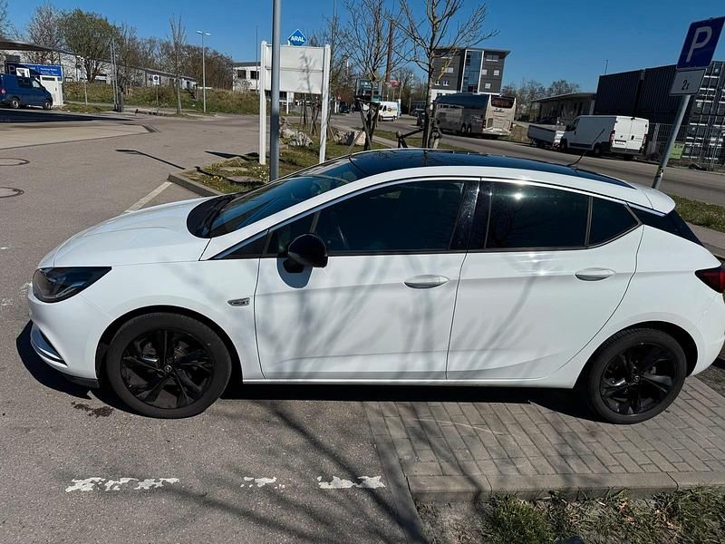 Brugt Opel Astra Dynamic 125 HK (91 kW) 2019 Hvid Sedan