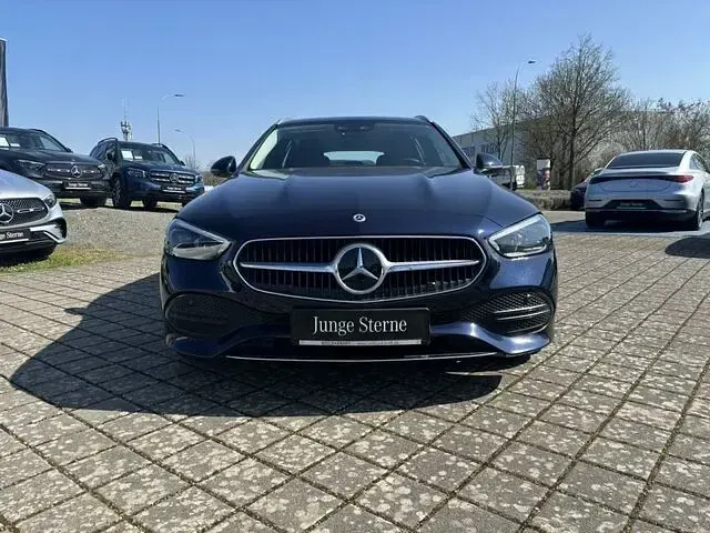 Gebraucht Mercedes C200 Avantgarde 163 PS (119 kW) 2022 Cavansitblau Kombi