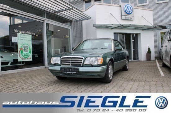 Malachitgrün (metallic) Gebraucht 1994 Mercedes E320 Cabrio | 12.880 € - Bild 1/4