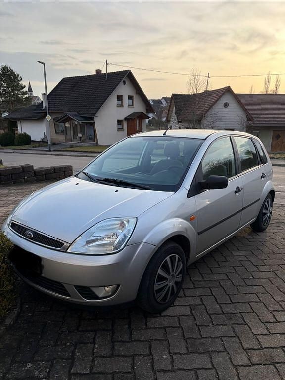Gebraucht Ford Fiesta Ghia 69 PS (50 kW) 2003 Silber Kleinwagen