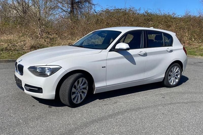 Gebraucht BMW 116 Sport Line 116 PS (85 kW) 2014 Weiß Kleinwagen