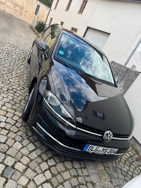 Schwarz Gebraucht 2017 VW Golf VII Kleinwagen | 8.800 € (Guter Preis) - Bild 1/4