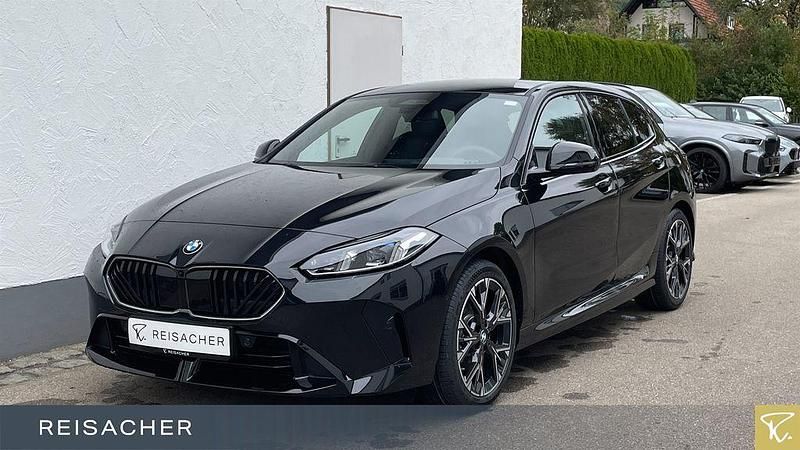 Saphirschwarz metallic Neu 2025 BMW 120 Basis Kleinwagen | 41.499 € (Fairer Preis) - Bild 1/4