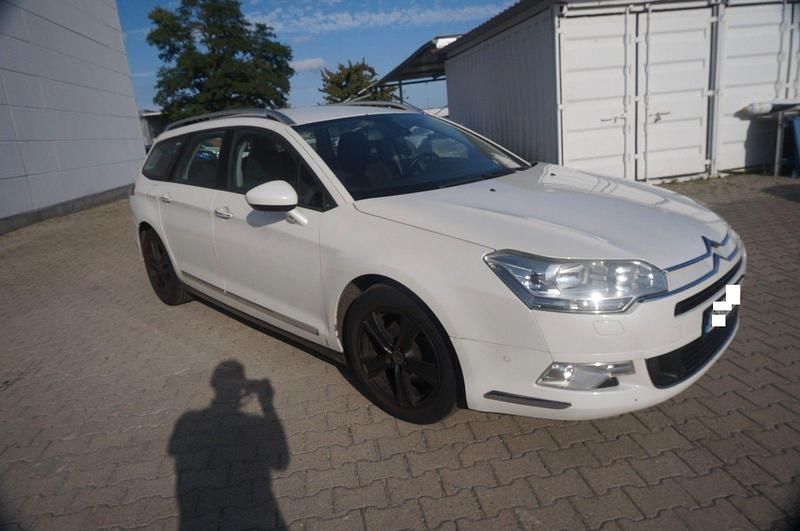 Weiß Gebraucht 2010 Citroën C5 Kombi | 2.499 € - Bild 1/4
