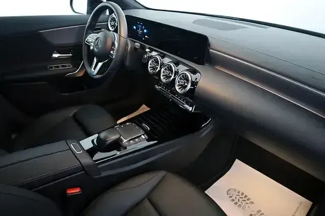 Gebraucht Mercedes CLA250e 218 PS (160 kW) 2022 Schwarz Limousine