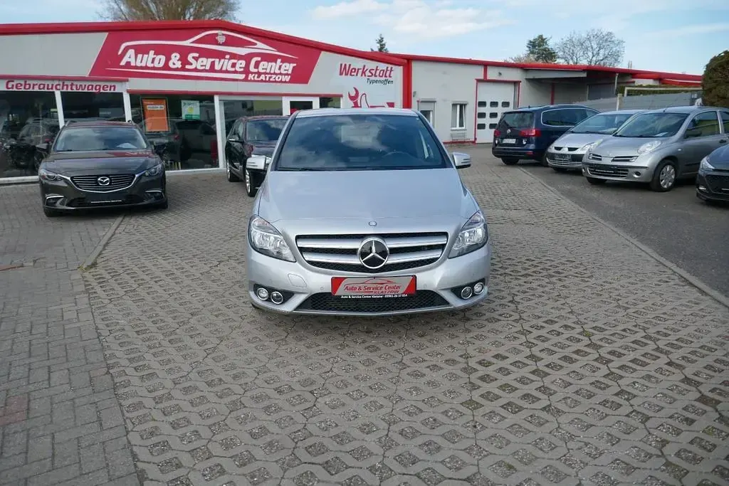 Gebraucht Mercedes B180 122 PS (89 kW) 2012 Silber Kleinwagen
