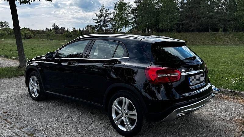 Gebraucht Mercedes GLA200 Edition 156 PS (114 kW) 2016 Schwarz SUV