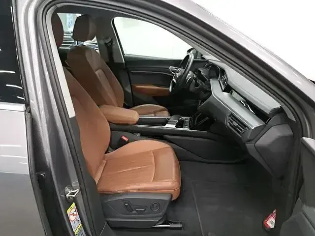 Gebraucht Audi e-tron Ambiente 300 kW (408 PS) 2022 Grau SUV