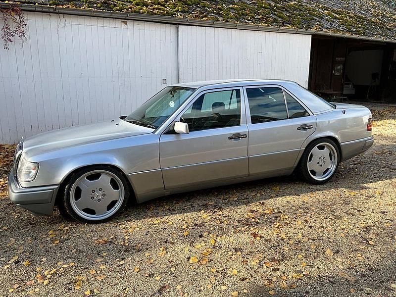 Gebraucht Mercedes E420 279 PS (205 kW) 1992 Silber Limousine