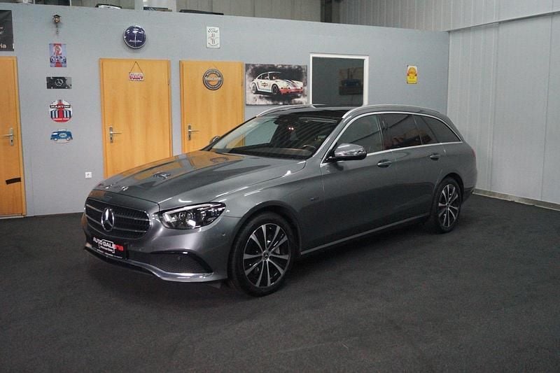 Grau Gebraucht 2021 Mercedes E300 Kombi | 29.999 € (Superpreis) - Bild 1/4