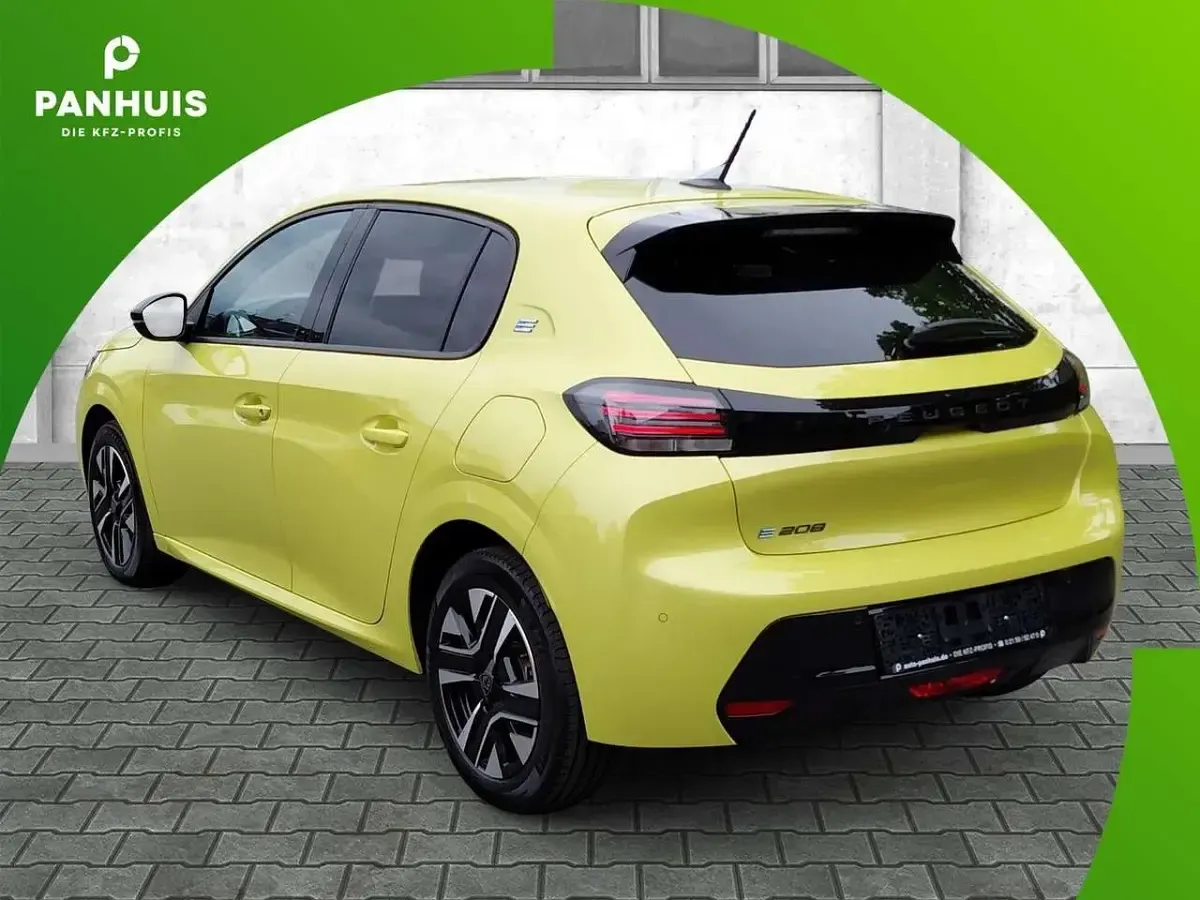 Gebraucht Peugeot e-208 Style 100 kW (136 PS) 2024 Gelb Kleinwagen