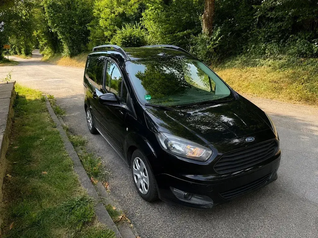 Gebraucht Ford Tourneo Courier Trend 101 PS (74 kW) 2018 Schwarz Van / Kleinbus