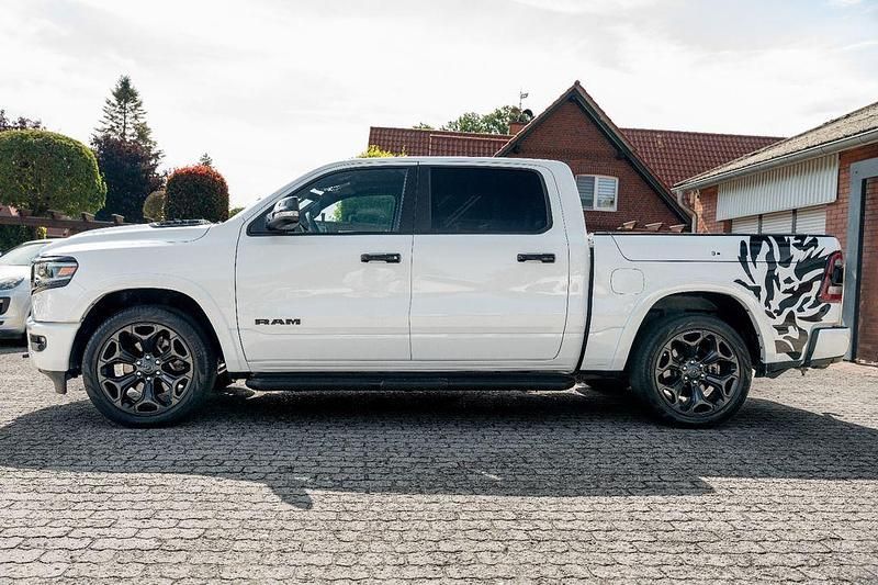 Gebraucht Dodge Ram 401 PS (294 kW) 2023 Weiß Abholung