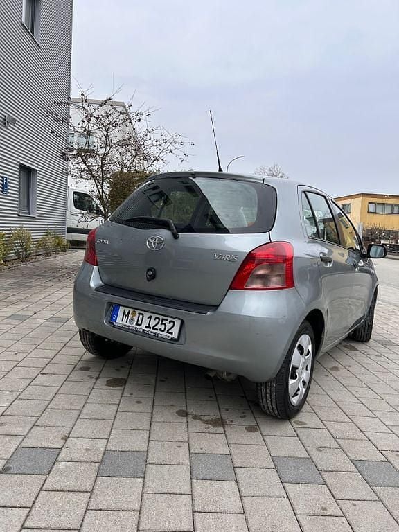 Gebraucht Toyota Yaris Luna 69 PS (50 kW) 2008 Silber Kleinwagen