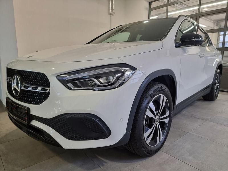 Gebraucht Mercedes GLA250 Progressive 224 PS (164 kW) 2021 Weiß SUV