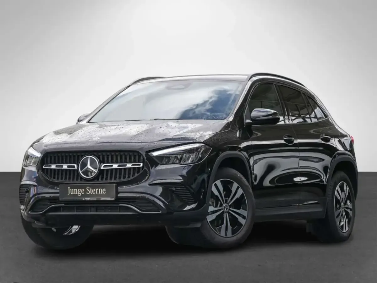 Gebraucht Mercedes GLA180 Progressive 116 PS (85 kW) 2024 Schwarz metalliclack kosmossch SUV
