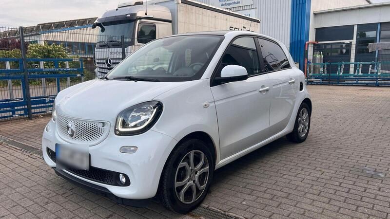Weiß Gebraucht 2017 Smart ForFour Passion Kleinwagen | 10.900 € (Fairer Preis) - Bild 1/4