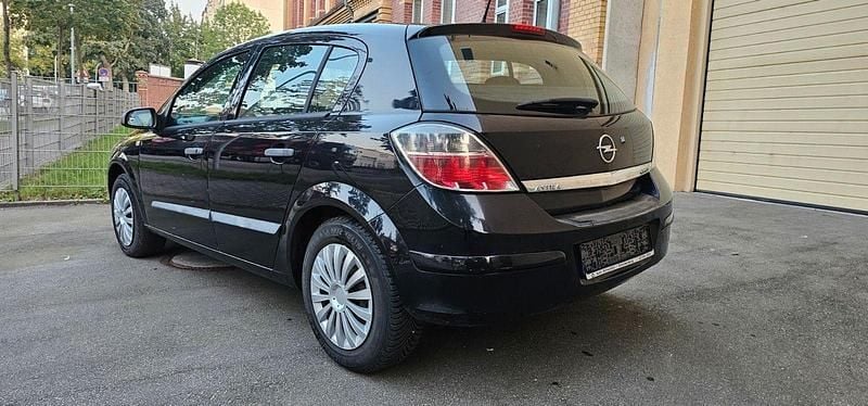 Gebraucht Opel Astra Edition 90 PS (66 kW) 2009 Schwarz Limousine