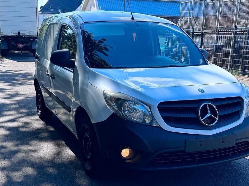 Weiß Gebraucht 2013 Mercedes Citan 109 Van / Kleinbus | 5.499 € (Fairer Preis) - Bild 1/4