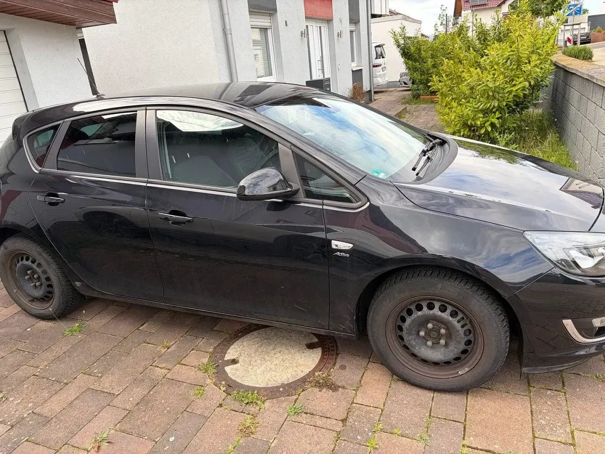 Gebraucht Opel Astra Active 101 PS (74 kW) 2013 Schwarz Kombi