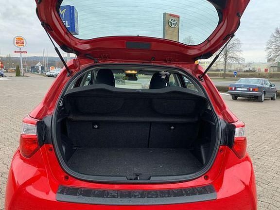 Gebraucht Toyota Yaris Hybrid Comfort 100 PS (73 kW) 2017 Rot Limousine
