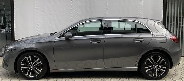 Gebraucht Mercedes A200 163 PS (119 kW) 2024 Grau Limousine