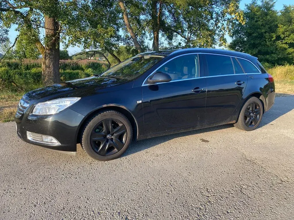 Gebraucht Opel Insignia 160 PS (117 kW) 2011 Schwarz Kombi
