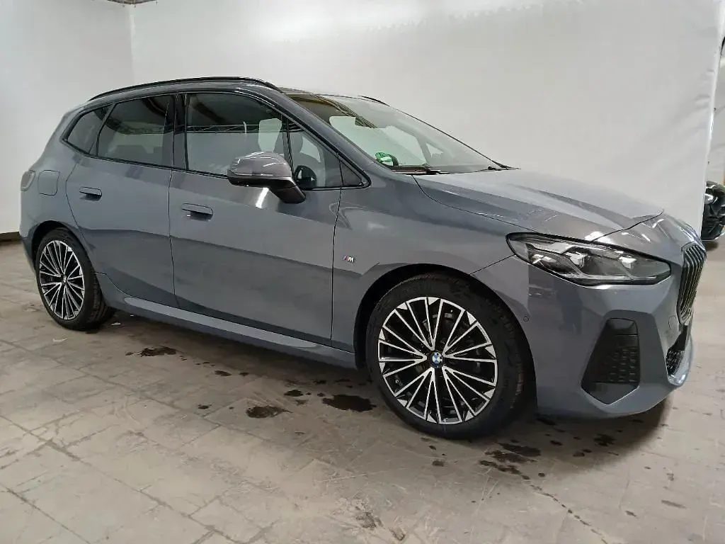 Używany BMW 218 Performance 136 KM (100 kW) 2024 Szary Minivan