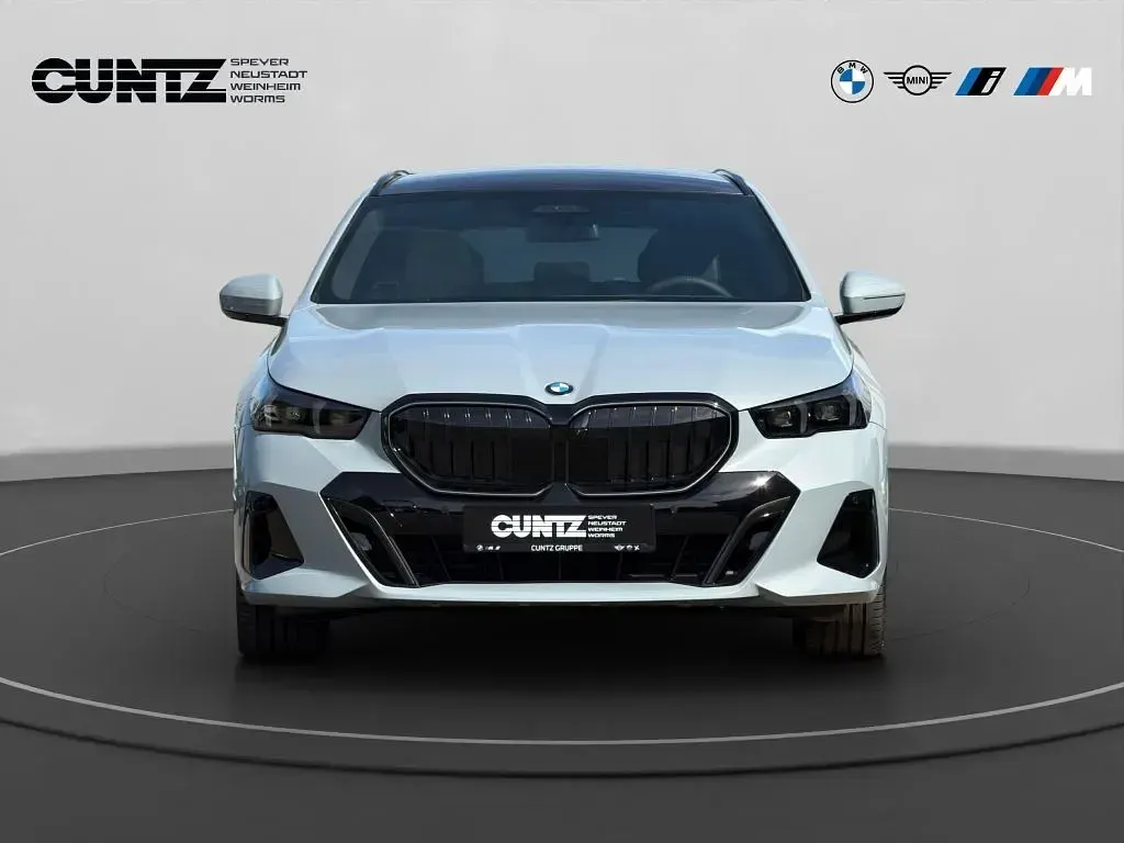 Neu BMW 540 Performance 303 PS (222 kW) 2026 Grau Kombi
