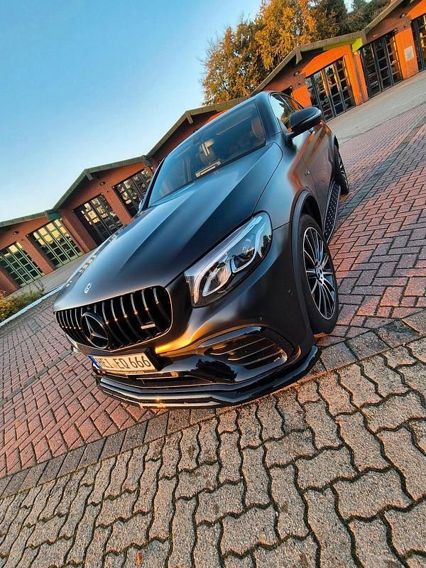 Schwarz Gebraucht 2018 Mercedes GLC63 AMG AMG SUV | 39.000 € - Bild 1/4