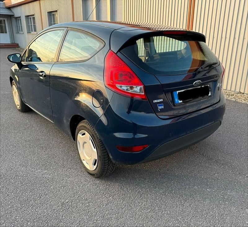 Gebraucht Ford Fiesta 80 PS (58 kW) 2011 Blau Kleinwagen